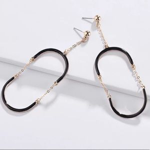 Anthropologie Black Enamel Gold Plated Horseshoe Chain Drop Earrings D5